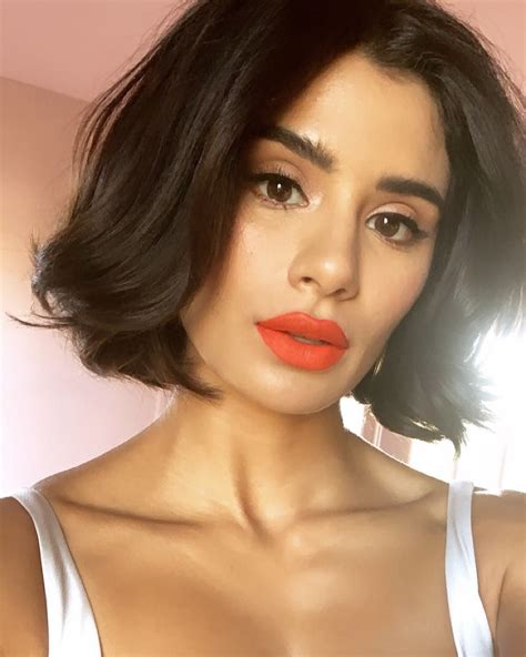 latina with short hair|22 Gorgeous Latina Hairstyles: Popular Hispanic Women。